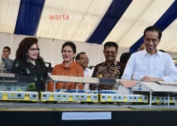 presiden jokowi tinjau rel kereta api trans sulawesi