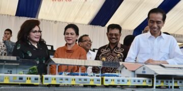 presiden jokowi tinjau rel kereta api trans sulawesi