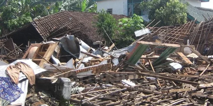 Tips Keselamatan Saat Gempa Bumi - Featured