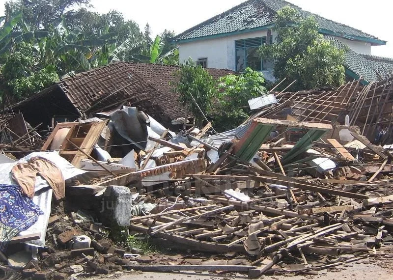 Tips Keselamatan Saat Gempa Bumi