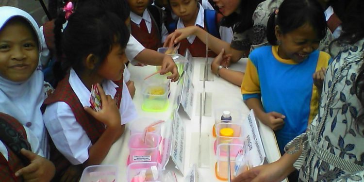 Kenali Jajanan Anak yang Tidak Sehat dan Berbahaya kenali jajanan anak yang tidak sehat dan berbahaya