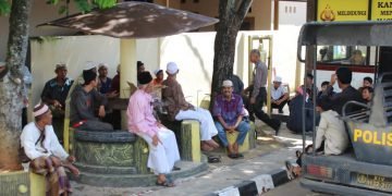 Turunkan Spanduk Ramadhan Jamaah Masjid Lapor Satpol PP