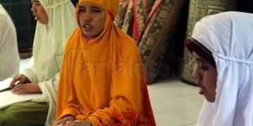 Penyandang Tunanetra Membaca Al-Quran Bersama