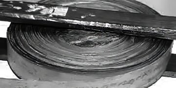 Menjunjung dan Memikul