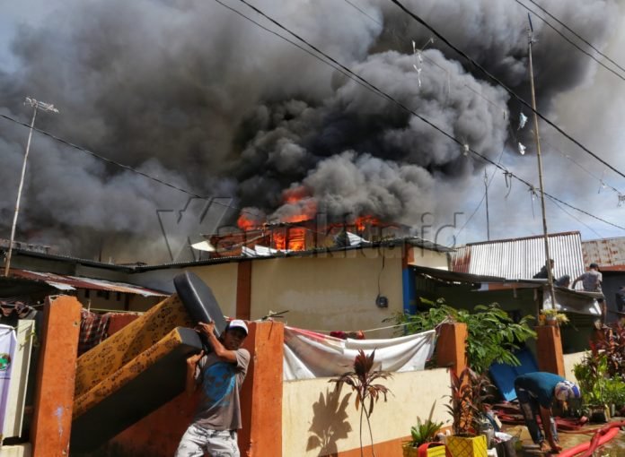 kebakaran di jalan kesatuan iii makassar