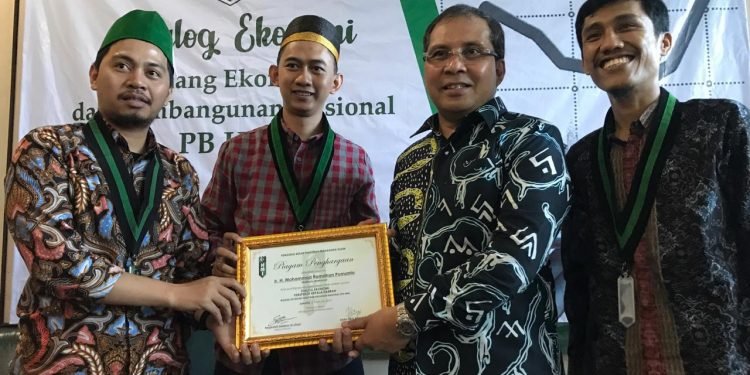 Danny Berbicara Perspektif Ekonomi Makassar di Depan Kader HMI IMG-20190203-WA0046