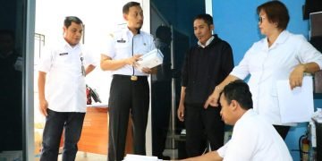 Plt Kadis DPPKB Makassar Tinjau Gudang Penjual Obat