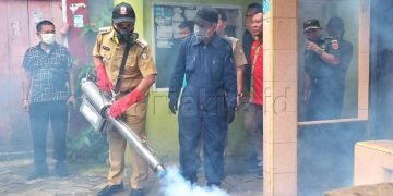 Cegah Penyebaran DBD, Danny Lakukan Fogging