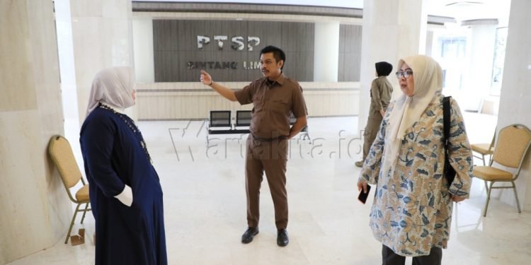 Kadis PTSP Makassar Tekad Berikan Pelayanan Prima ke Masyarakat - Featured