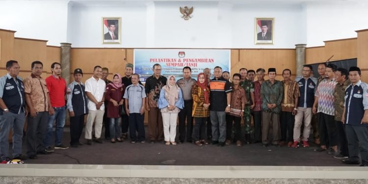 Camat Tamalate Hadiri Pelantikan KPPS Se-Kecamatan Tamalate WhatsApp Image 2019-03-24 at 14.15.13