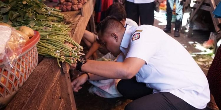 Camat Tamalate Pantau Langsung Kegiatan Pembersihan Kanal IMG-20190529-WA0013