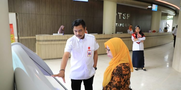 Maksimalkan Layanan, PTSP Makassar Terapkan e-Lebbami Maksimalkan Layanan, PTSP Makassar Terapkan e-Lebbami - Featured