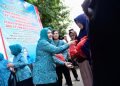 PJ Ketua TP PKK Kota Makassar Serahkan Bantuan Sembako Gratis di Kecamatan Tallo