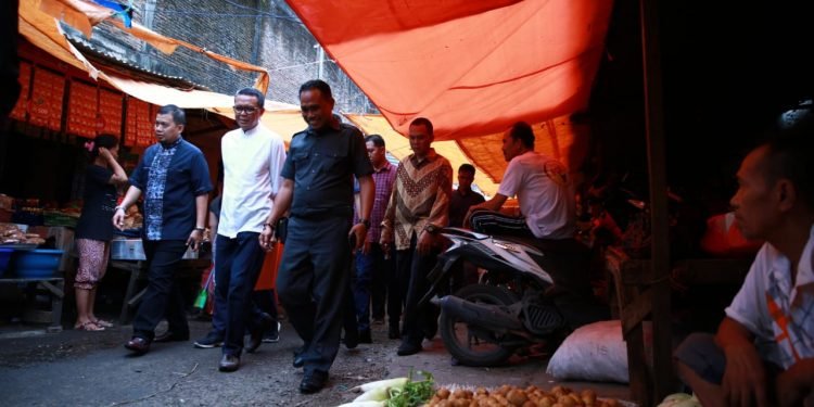 Pj Wali Kota Makassar Sidak Pasar Jelang Lebaran Pj Wali Kota Makassar Sidak Pasar Jelang Lebaran - Featured