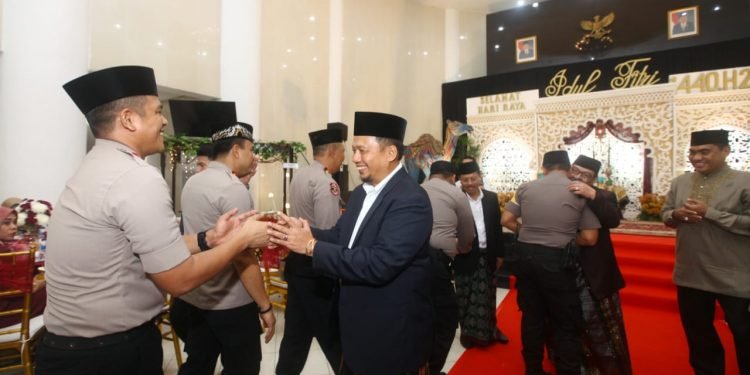 Pj Wali Kota Makassar Gelar Open House WhatsApp Image 2019-06-21 at 00.03.09