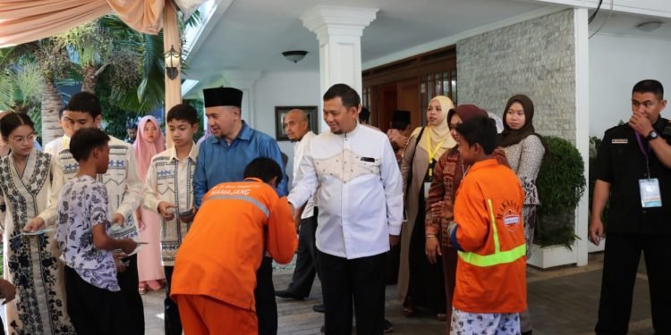 Pj Wali Kota Iqbal Hadiri Open House Wapres JK WhatsApp Image 2019-06-21 at 00.08.38