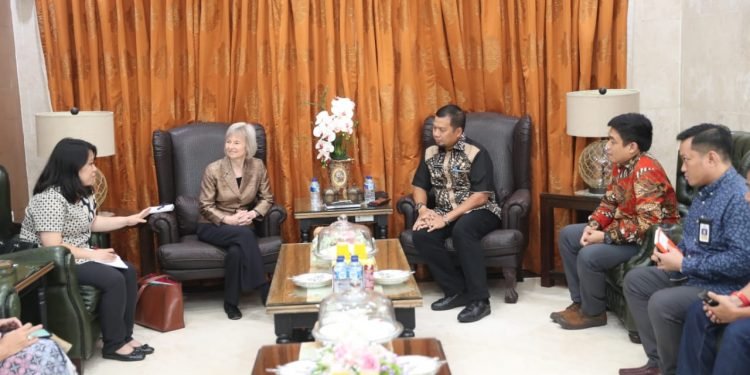 Delegasi Amerika Kunjungi Makassar Jajaki Kerja Sama Program Smart City WhatsApp Image 2019-06-21 at 00.39.40