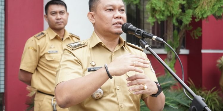 Camat Tamalate Ingatkan Staf, Jangan Menyusahkan Masyarakat di Pengurusan Administrasi 