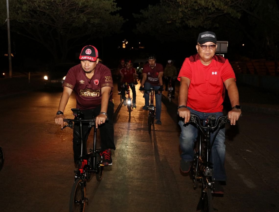  Bersepeda Malam Hari  Cara Iqbal Suhaeb Rayakan Kemenangan 