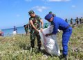 Dandim 1415/Selayar Ikut Aksi “Menghadap Laut 2.0” Di Pantai Kampung Penyu