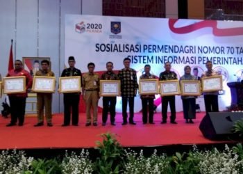 Kemendagri Anugerahi Makassar Penghargaan SIPD
