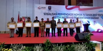 Kemendagri Anugerahi Makassar Penghargaan SIPD