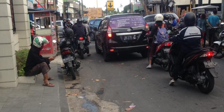 Lampu Lalu Lintas Padam, Lalu Lintas Terganggu WhatsApp Image 2019-09-03 at 20.42.39