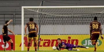 Kiper Persebaya Gabung PSM, Siapa yang akan Terdepak?