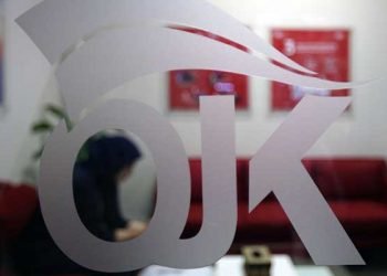 Bursa Bergejolak, OJK dan Pengamat Bicara Soal 'Aksi Tutup Mulut'
