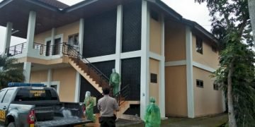 Villa Prof Idrus di Gowa Disemprot Disinfektan