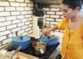 Di Balik Acara Memasak Selena Gomez, Tanpa Rencana dan Hanya Andalkan Arahan Master Chef