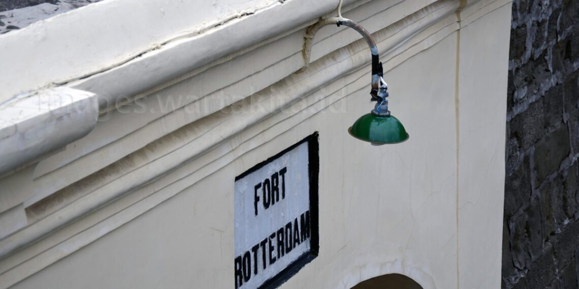 Tekan Angka Covid-19, Pemprov Sulsel Sediakan Dua Unit Mobil PCR