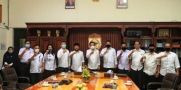 Bertemu Prof Rudy Ketua IKA FH UMI Sinergi Pemkot Makassar Kendalikan Covid 19