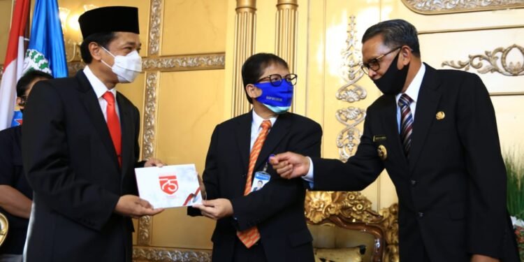 Bank Indonesia serahkan UPK 75 Untuk Gubernur Sulsel dan Pj Walikota Makassar