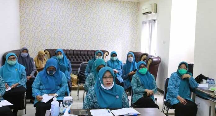 Ikuti Instruksi Presiden RI, Rossy Timur Ajak Kader PKK Makassar Landaikan Kurva Covid – 19 - Utama