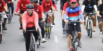 Naik Sepeda, Rusdin Abdullah dan dr Onasis Keliling Makassar Bareng Fatma - Utama