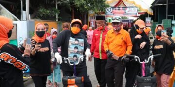 Indira Jusuf Ismail Naik Sepeda Berkunjung ke Dua Lokasi Kampanye - Utama