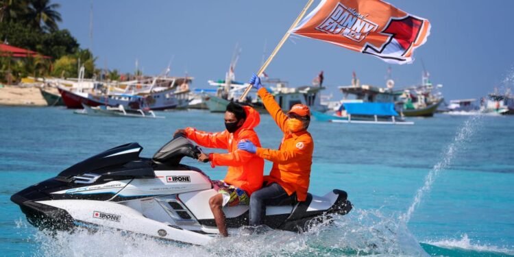 Diatas Jet Ski Danny Kibarkan Bendera ADAMA - Utama