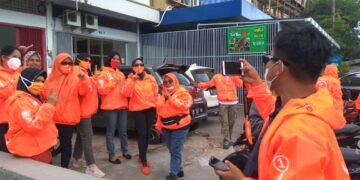 Relawan Danny-Fatma Door To Door Sapa Warga Rappocini