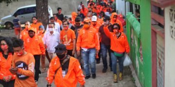 Blusukan di Kampung Rama, Danny Pomanto Disambut Teriakan Khas Masyarakat Toraja