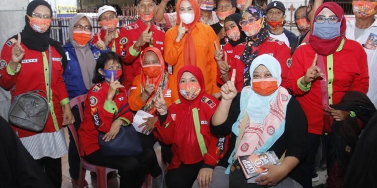 Emak-emak Ikut Bersuara, Kecam Pelecehan Fatma Secara Verbal ke Fatma - Utama