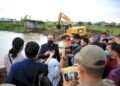 Danny-Fatma Tinjau Pengerukan Sungai Biringjene