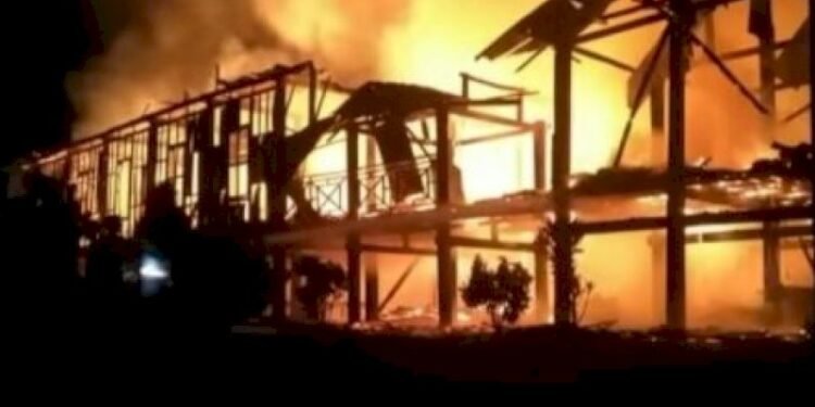 Rumah Adat Peninggalan Kerajaan Bone Terbakar