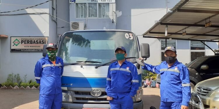 Tim Britasi Dinas PU Makassar Tetap Kerja Melayani di Bulan Puasa - Utama