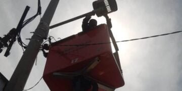 Bulan Ramadan, Tim PJU Dinas PU Makassar Tetap Kerja Ekstra - Utama