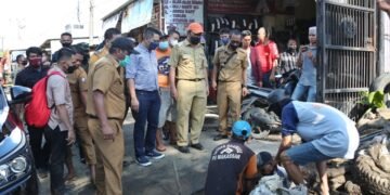 Respon Cepat Walikota Danny Kerahkan Satgas Drainase DPU Makassar Tangani Genangan Air   - Utama