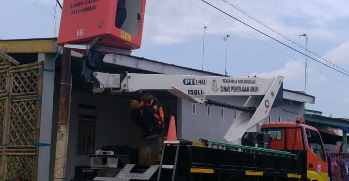 Dinas PU Turunkan 14 Armada Operasional Lampu - Utama