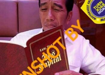 #CekFakta Foto Jokowi Membaca Buku “Das Kapital”