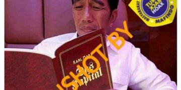 #CekFakta Foto Jokowi Membaca Buku “Das Kapital”