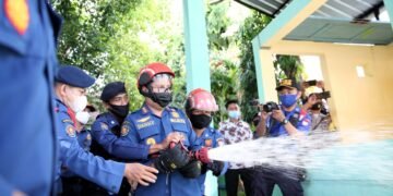 Persiapan Sekolah Tatap Muka, Damkar Semprot Semua Sekolah - Utama